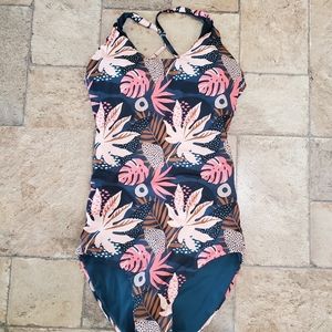 NWT Senita One Piece Swimsuit Size Small Island Print